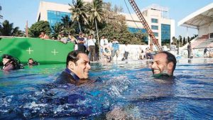 Salman-Khan-Swimming