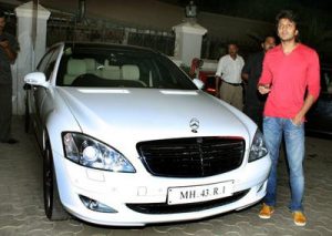 Ritesh-Deshmukh-Owns-Mercedes-Benz-W221-S-Class