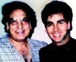 Akshay-Kumar-With-His-Father