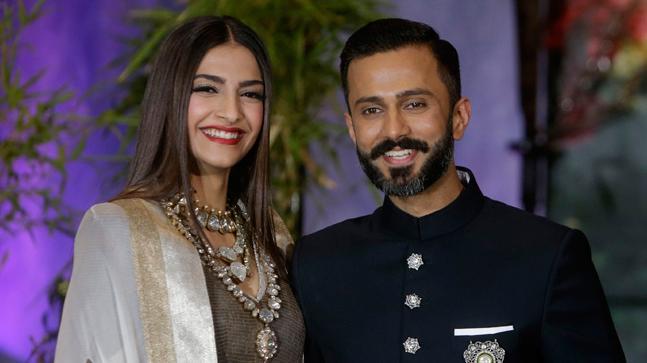 Anand-Ahuja-with-his-wife-Sonam-Kapoor