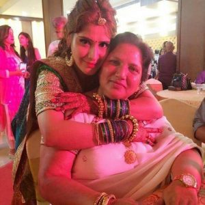 Arti-Singh-with-her-mother