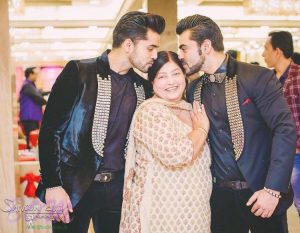 Gautam-Gulati-with-his-mother-and-brother-on-Mothers-Day-2017