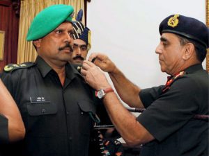 Kapil-Dev-Being-Honoured-as-Lieutenant-Colonel-by-the-Indian-Territorial-Army