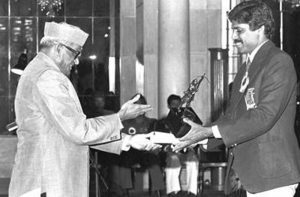 Kapil-Dev-Receiving-The-Arjuna-Award-By-The-Then-President-of-India-Sanjeeva-Reddy