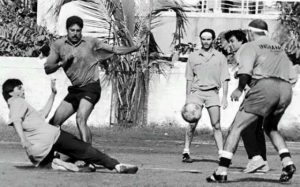 Kapil-Dev-and-Shah-Rukh-Khan-playing-football
