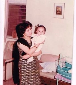 Kartik-Aryan-With-His-Mother-In-His-Childhood