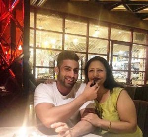 Mayur-Verma-with-His-Mother