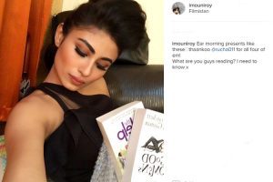 Mouni-Roy-Shows-Her-Love-For-Books