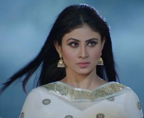 Mouni Roy Wiki, Height,Biography, Weight, Age, Affair, Family & More