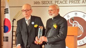 Narendra-Modi-With-His-Seoul-Peace-Prize