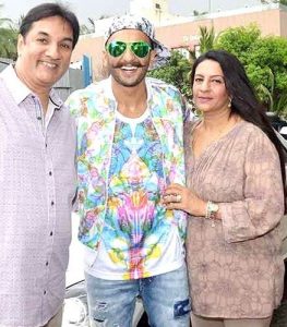 Ranveer-Singh-with-his-parents
