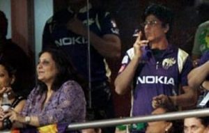 Shah-Rukh-Khan SmokingPublicly During-IPL-Match