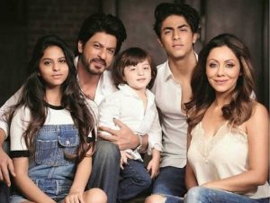 Shah-Rukh-Khan-With-His-Children-And -Wife