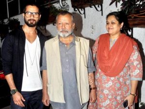 Shahid-Kapoor-With-His-Father-And-Step-Mother
