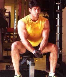 Siddharth-Shukla-in-gym