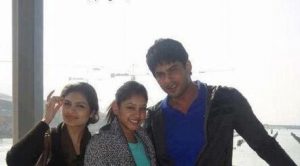 Siddharth-Shukla-with-his-sisters