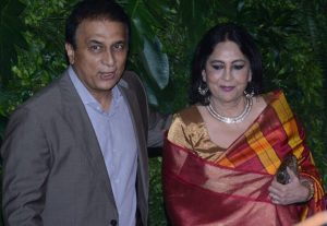 Sunil-Gavaskar-with-his-wife