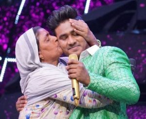 Sunny-Malik-With-His-Mother