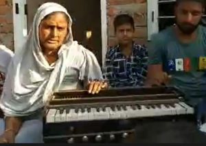 Sunnys-mother-with-his-Harmonium