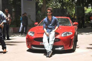 shahid-kapoor-birthday-car-collection-jaguar-xk-rs