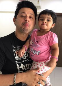 swapnil-joshi-with-his-Daughter
