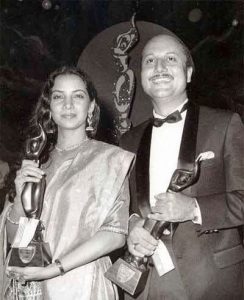 Anupam-Kher-With-His-Filmfare-Award-Best-Actor-for-Saaransh