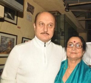 Anupam-Kher-With-His-Mother