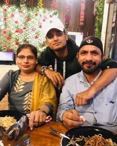 Paramdeep-Singh-with-Parents
