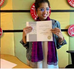 RJ-Malishka-with-Indian-Excellence-in-Radio-Awards