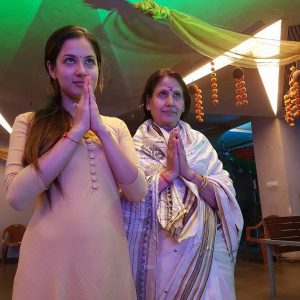 Puja-Banerjee-with-her-mother
