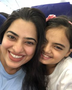 Ruhanika-Dhawan-with-her-mother