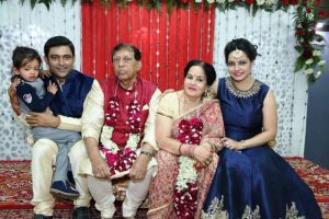 Shweta-Jha-With-Her-Parents-Husband-and-Son
