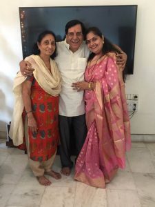 Vandana-Pathak-With-Her-Parents