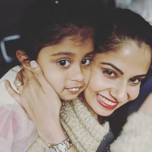Chhavi-Mittal-with-her-daughter