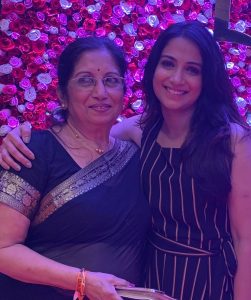 Poorva-Gokhale-with-her-mother