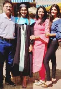 Pranali-Singh-Rathod-with-her-family