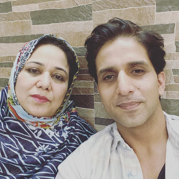 Arslan-Goni-with-his-mother