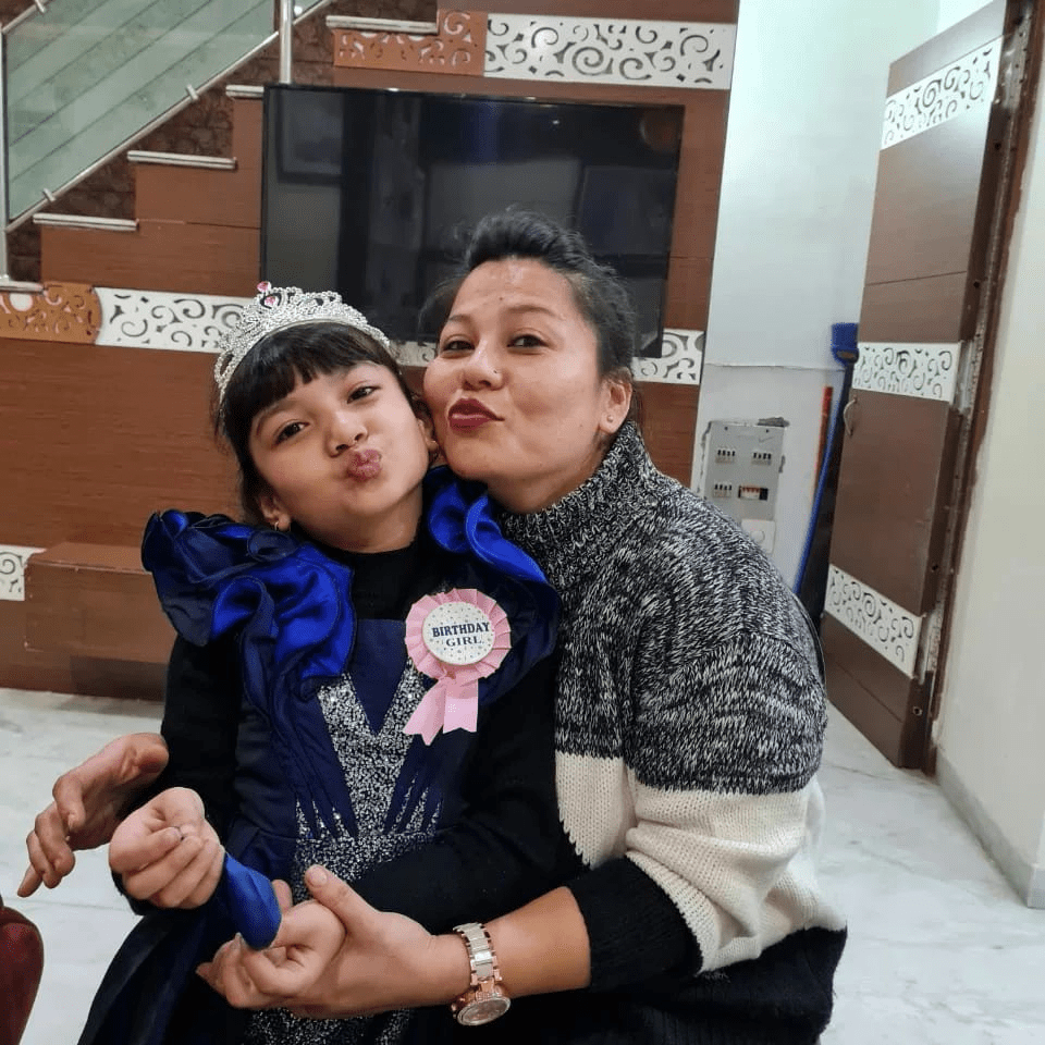 Sayisha-Gupta- with-his-mother